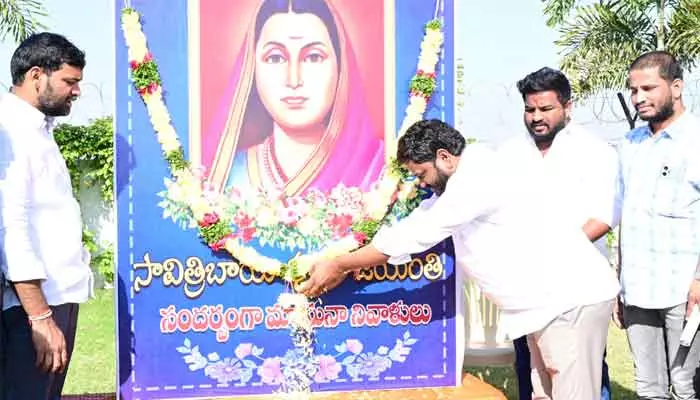 ఆడబిడ్డలకు అక్షరాన్ని పరిచయం చేసిన మహనీయురాలు సావిత్రిబాయి పూలే...