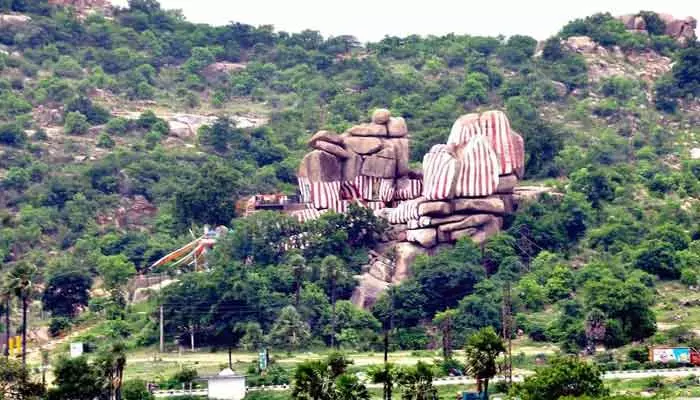 సమస్యల వలయంలో  గట్టు మైసమ్మ ఆలయం