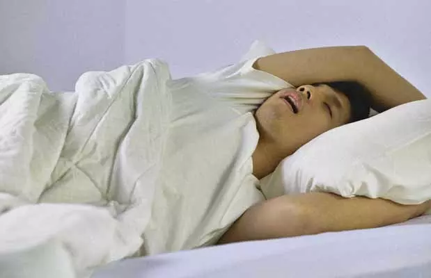 Snoring : గురక అలవాటు.. నిర్లక్ష్యం చేస్తే ఆ సమస్యలు పెరగుతాయ్!