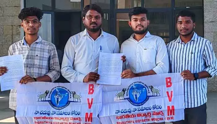 కేరళ పాఠశాల గుర్తింపును రద్దు చేయాలి