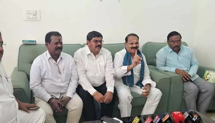 చెట్లకు గుట్టలకు రోడ్లకు కూడా రైతుబంధు ఇచ్చారు : షాద్ నగర్ ఎమ్మెల్యే