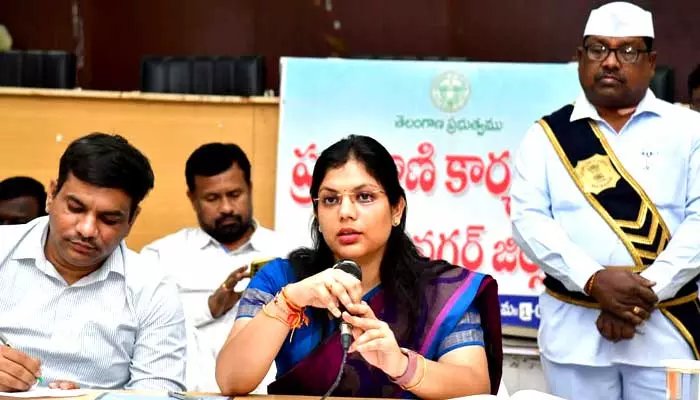 పెండింగ్ దరఖాస్తులను సత్వరం పరిష్కరించండి