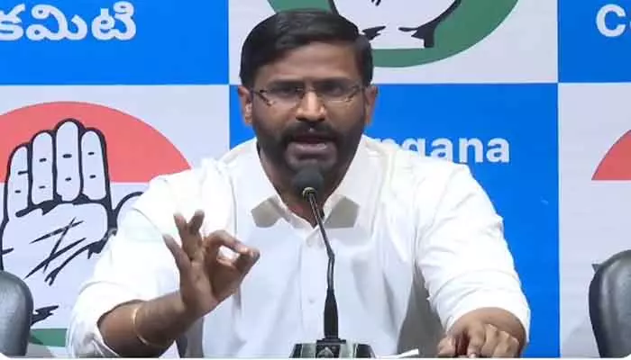 MLC Balmuri : కేటీఆర్ పాస్ పోర్టు సీజ్ చేయాలి: ఎమ్మెల్సీ బల్మూరి