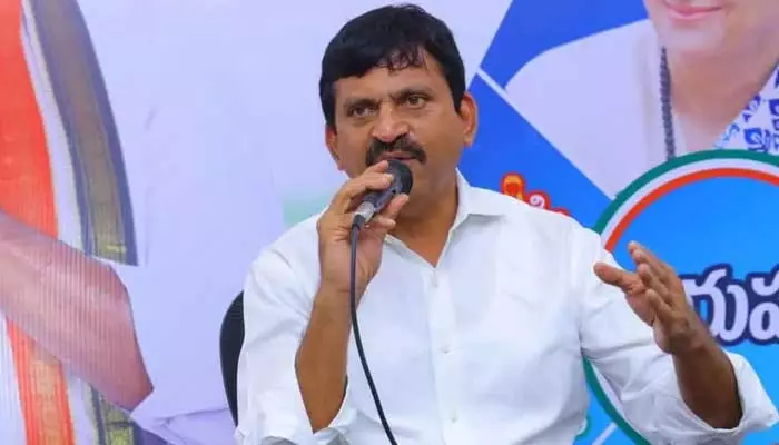 Ponguleti: కేటీఆర్ అరెస్టు  అంటూ వార్తలు.. పొలిటికల్ బాంబులపై మంత్రి పొంగులేటి హాట్ కామెంట్స్