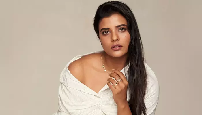 Aishwarya Rajesh : స్ట‌న్నింగ్ లుక్స్‌తో  మెరిసిపోతున్న  ఐశ్వర్య రాజేశ్